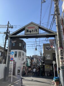 谷中銀座商店街入口の写真